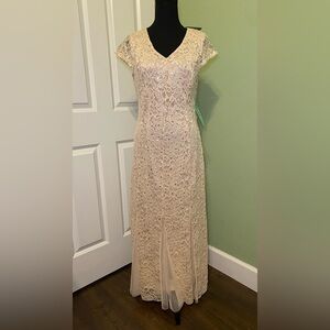 NWT Women’s cream sparkly dress size PL cap sleeve sequence and lace design